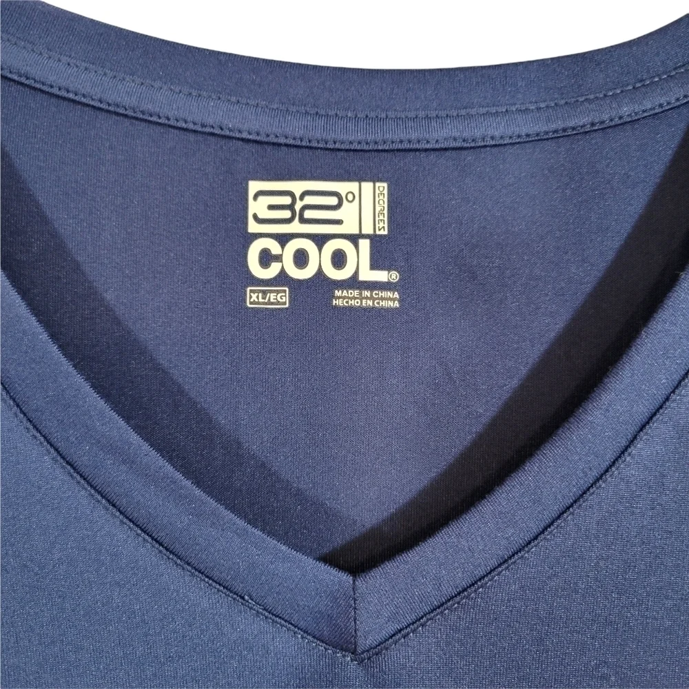 NWT 32 Degrees Blue V-Neck Workout Cuffed Tee XL - Picture 2 of 6